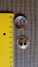 10 Stück gold farbende geschlitzte runde Conchos mit Design Neu 25 mm Conchos