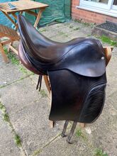 16inch Med dressage saddle Unbranded 