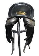 17.5” Hennig dressage saddle Hennig