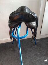 17.5 M silhouette dressage saddle Silhouette 