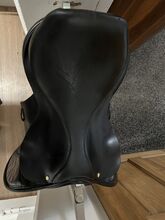 18” English Leather Med Jump Saddle Walsall