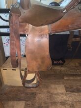 Barrel racing saddle