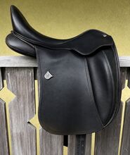 Bates Innova Dressursattel 17 bis 17,5 Zoll Schwarz mit Cair Bates Innova