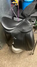 Bates wide 16.5” dressage saddle Bates Wide dressage