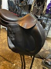 Childeric CFAP 17.5” Saddle Childeric CFAP