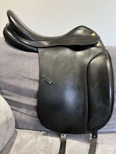 Dressage saddle Medium 17.5” ( Early Prestige ) Appaloosa Hippos ( Now Presitge )  Hippos 