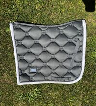 Equestrian Stockholm Dressurschabracke grau Equestrian Stockholm