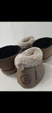 Eskadron Hufglocken Softslate Faux Fur Platinum 2025 – Smoky Taupe – Gr. L – 4 Stück Eskadron  Softslate Faux Fur Platinum 2025