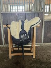 Fellsattel Christ WB Lammfell-Sattelgurt Mattes Dressur-Schabracke Kieffer Christ Mattes Kieffer