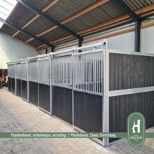 HORSEFRIEND FRONTWAND PFERDEBOX CLUB | KUNSTSTOFF | SCHIEBETÜR Horsefriend Products Deutschland  Club line