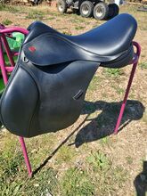 Kent & masters gp long legged pony saddle 16.5 adjustable gullet 6mths old Kent & masters