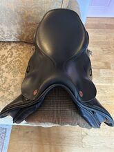 Kent & Masters Pony Saddle 16” black, regular leg Kent & Master Pony S Series