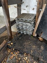 Einige INB Platten, 2 Spielplatzmatten, zwei Kunststoffpaketten INB