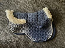 Mattes Springschabracke mit Lammfell - gebraucht, aber guter Zustand Mattes