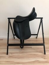 Neuwertiger Cobra Dressursattel 17,5' Cobra
