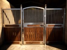 Pferdebox kaufen - Innenboxen Komfort für perfekte Ställe PFERDEBOXEN Pferdebox - Premium Innenboxen & Trennwände, Boxenstall