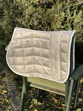 Eskadron Schabracke für Springen – Elegantes Beige für Warmblut Eskadron