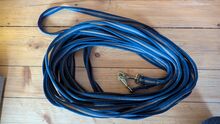 Doppellonge dunkelblau-braun (geschlossen) mit normalen Karabinern in Gold. 17m. Kaum genutzt. Loesdau