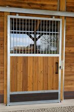 Robuste Stalltüren für Pferdeboxen & Stalltore - Schiebetore Aussenboxen Sp. z o.o (GmbH) Stalltür & Paddocktür | Stalltor | Pferdestalltür | Schiebetür | Stallfenster