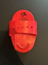 Striegel von Reiter Truhe, rot, neu