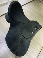 Black Wintec 17” saddle - as nee Wintec