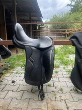 Verkaufe sehr bequemen und gut erhalten Dressursatten in 17 Zoll