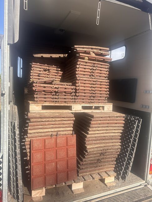 1 Sagusto Paddockplatte Stallmattte 50x50x4, Sagusto Elastikmatte mit Steckverbindern , Birgit Kölsch, Paddock-, Boxen- & Stallmatten, Kröppen