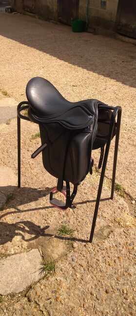 15.5 inch Black Leather Dressage Saddle, Hastilow & Son, Paula Lindsay, Siodła ujeżdżeniowe, Yateley