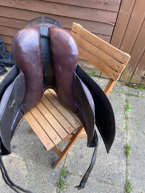 16inch Med dressage saddle, Unbranded , Stephanie Wood, Siodła ujeżdżeniowe, Brough, Image 3