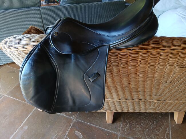 17 1/2 inch Valentino jumping saddle, Valentino, Ingrid Brickhill, Siodła skokowe, Kloof