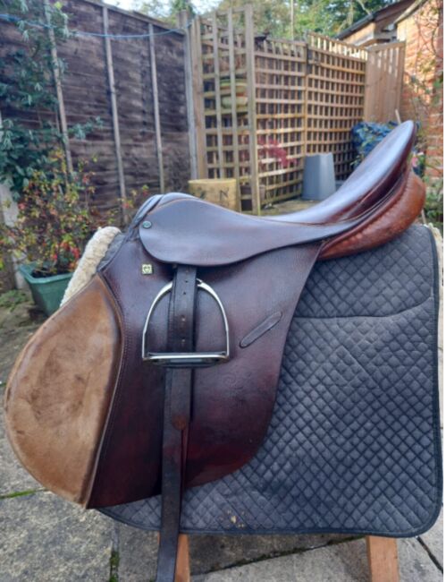17 and 1/2" Stubben+ leather girth in vgc, Stubben+, Lian, All Purpose Saddle, Wash Common