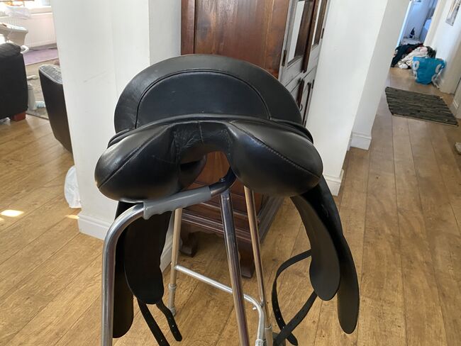 17.5” Albion Ledgend Medium Wide Dressage Saddle Dark Havana Almost Black, Albion  K2 Ledgend , Katherine Peachey, Siodła ujeżdżeniowe, Cambridgeshire , Image 6