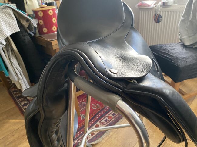 17.5” Albion Ledgend Medium Wide Dressage Saddle Dark Havana Almost Black, Albion  K2 Ledgend , Katherine Peachey, Dressage Saddle, Cambridgeshire , Image 4