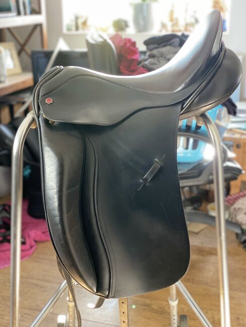 17.5” Albion Ledgend Medium Wide Dressage Saddle Dark Havana Almost Black, Albion  K2 Ledgend , Katherine Peachey, Dressage Saddle, Cambridgeshire 