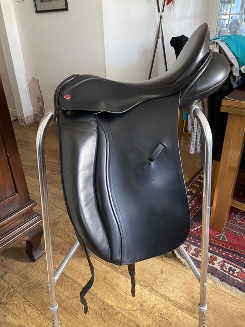 17.5” Albion Ledgend Medium Wide Dressage Saddle Dark Havana Almost Black, Albion  K2 Ledgend , Katherine Peachey, Dressage Saddle, Cambridgeshire , Image 3