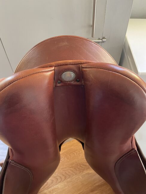 17.5” Bates Caprilli CAIR jump saddle, Bates Caprillli, Marianne Rowntree, Siodła skokowe, Plymouth, Image 4