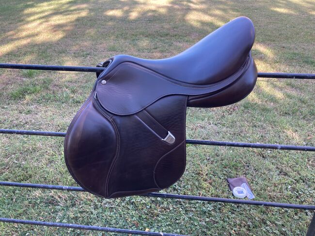 17.5” Bates DS Elevation Saddle Brown Luxe Leather, Bates Elevation Deep Seat Jump Saddle, Annette , Jumping Saddle, Newark Nottinghamshire , Image 3