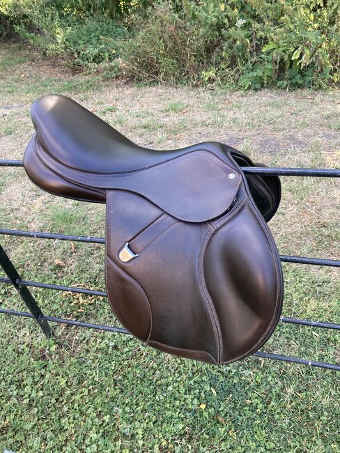 17.5” Bates DS Elevation Saddle Brown Luxe Leather, Bates Elevation Deep Seat Jump Saddle, Annette , Jumping Saddle, Newark Nottinghamshire 