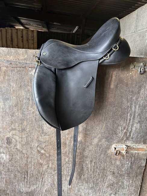 17.5” English leather dressage saddle, SaintWestwell saddlery , Eleanor  Walters , Dressursattel, Cardiff 