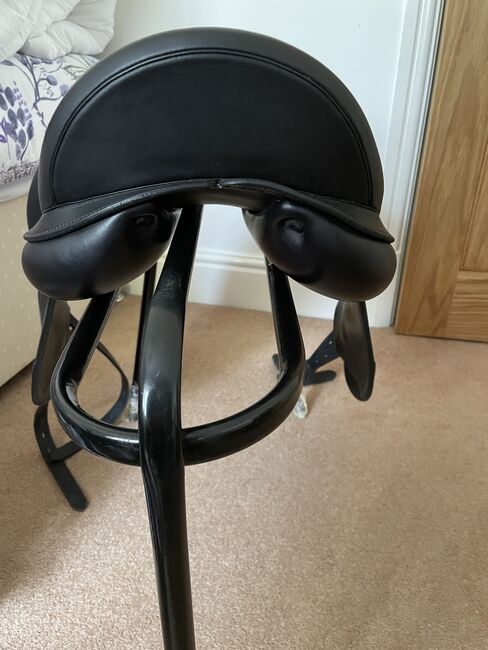 17.5 Equipe Olympia Dressage Saddle width +2, Equipe  Olympia , Lauren , Dressage Saddle, Northamptonshire , Image 4