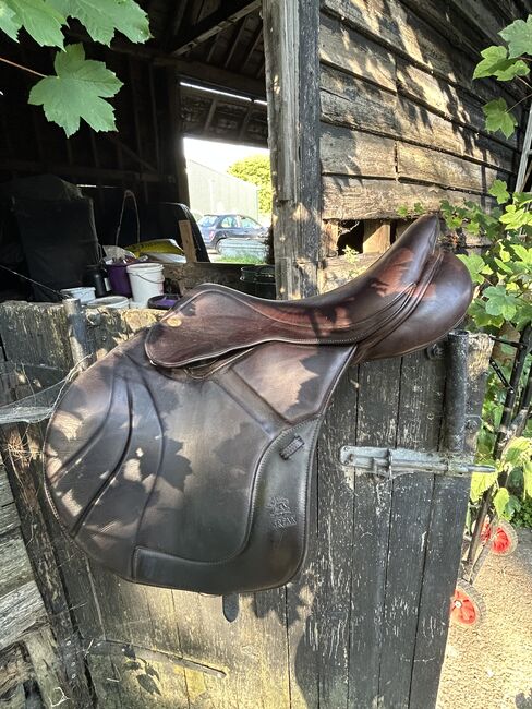 17.5” Fairfax Jump Saddle, Fairfax, Emilie Barnett, Jumping Saddle, Welwyn Hatfield