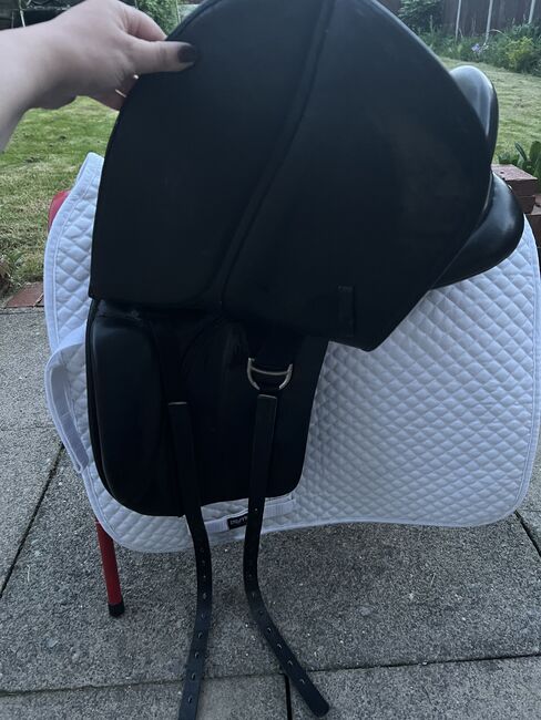 17.5 medium black knight rider dressage saddle, Knight Rider , Hannah, Dressursattel, Shrewsbury, Abbildung 3