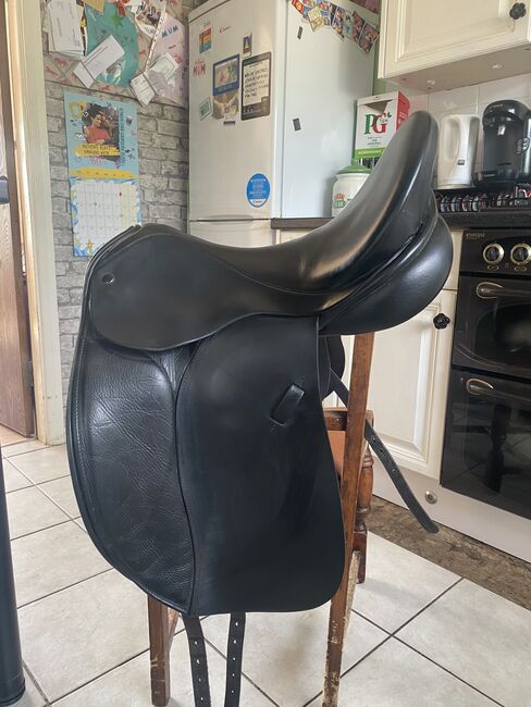 17.5” Silhouette Dressage Saddle, Silhouette, Maddie Ascroft, Siodła ujeżdżeniowe, Crewe