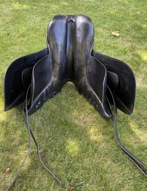 17.5” Stubben Avalon Dressage Saddle - 31cm width, Stubben Avalon, Carrie Pugh, Dressage Saddle, York, Image 3