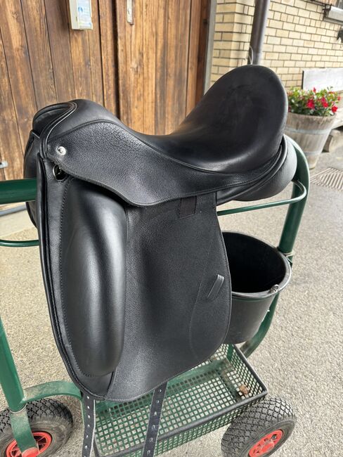 17.5 Zoll Dressursattel , Custom Icon Flight, schwarz, Icon flight 17.5 Zoll Dressursattel , Custom Icon Flight, schwarz, Kimon, Dressage Saddle, Männedorf