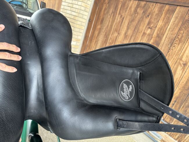 17.5 Zoll Dressursattel , Custom Icon Flight, schwarz, Icon flight 17.5 Zoll Dressursattel , Custom Icon Flight, schwarz, Kimon, Dressage Saddle, Männedorf, Image 6