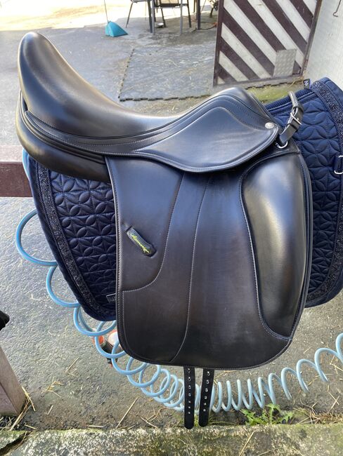 17" Amerigo Vega Dressursattel | Neuwertiger Zustand, Amerigo Vega, Viola, Dressage Saddle, Ilsfeld, Image 4