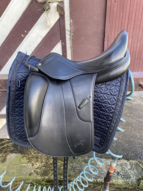 17" Amerigo Vega Dressursattel | Neuwertiger Zustand, Amerigo Vega, Viola, Dressage Saddle, Ilsfeld