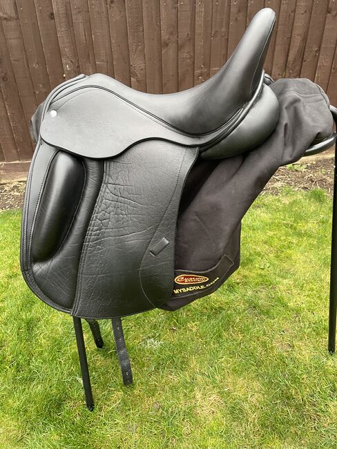 17 inch Constance, Custom saddlery Ltd  Constance , Julie masters , Dressage Saddle, Evesham, Image 2