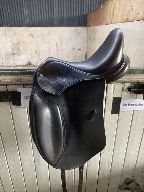 17 inch medium wide dressage saddle, Classic Saddlery, Charlotte Hobbs , Dressursattel, Fairford